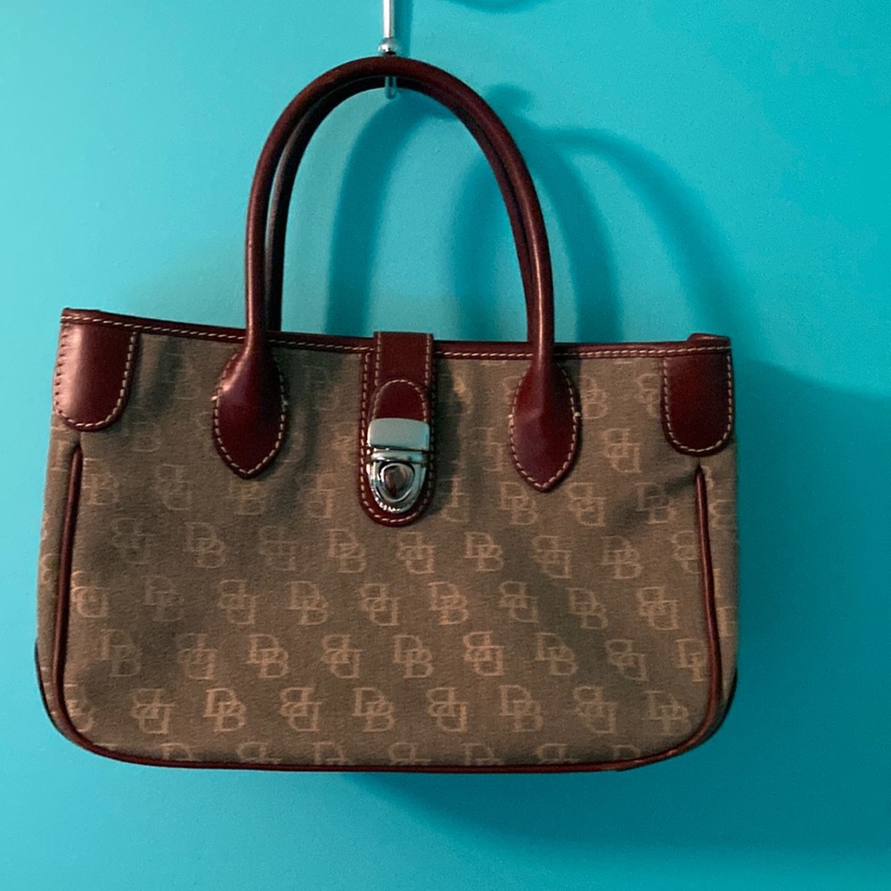 DOONEY AND BOURKE HANDBAG EXCELLENT CONDITION